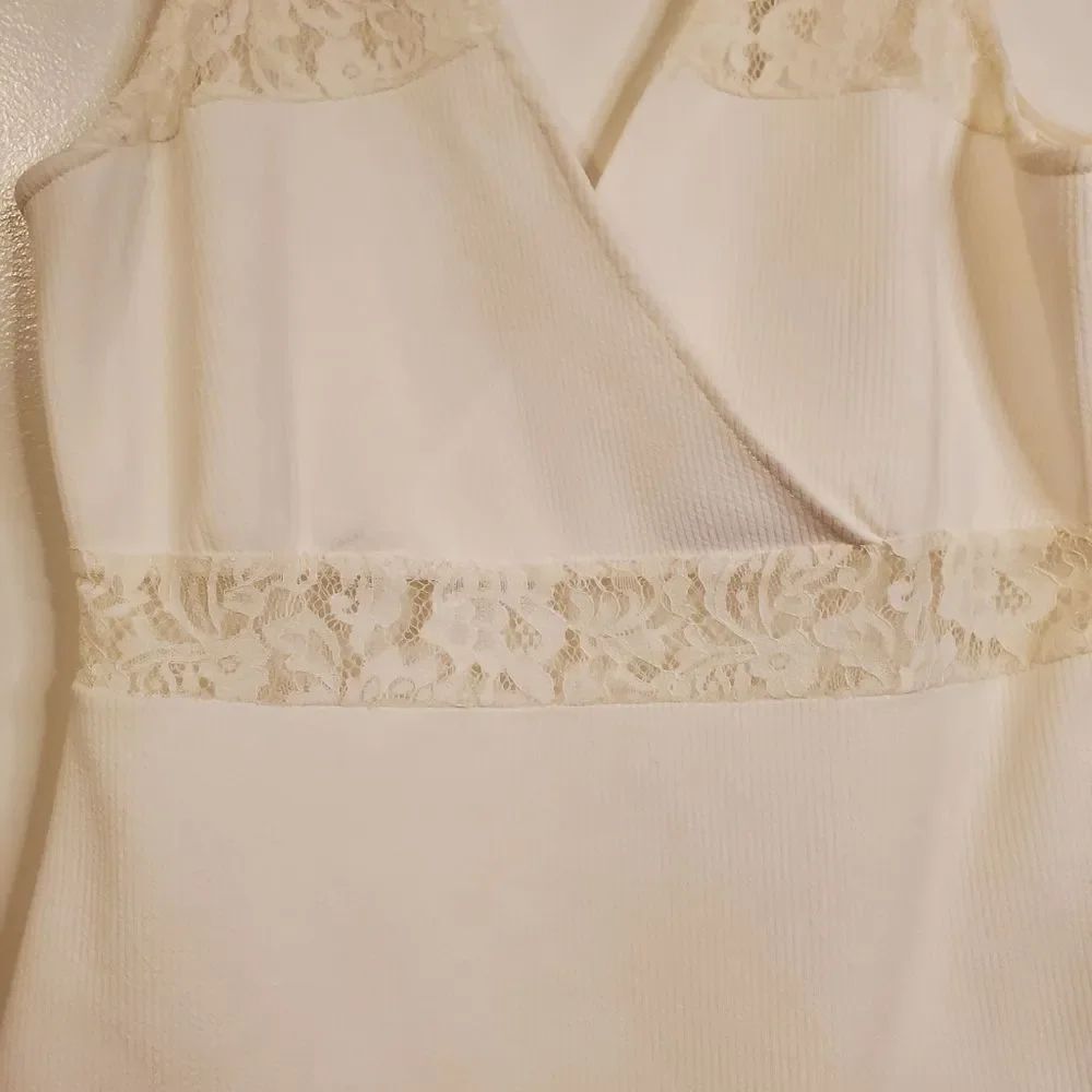 Guess white top - Picture 3 of 7